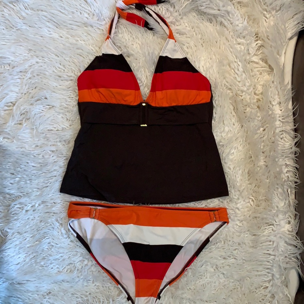 🔥 LA BLANCA | 2 pc swimsuit with gold metal hardware; top sz 10; bottom sz 12.